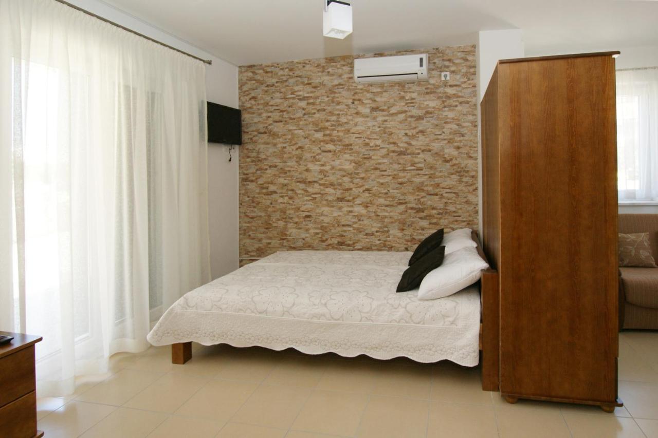 Apartment Trio *