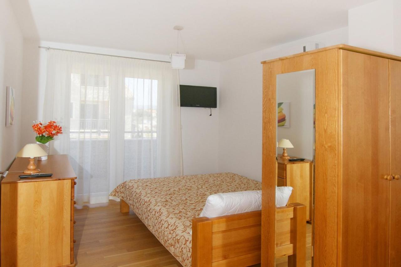 Trio Apartment *