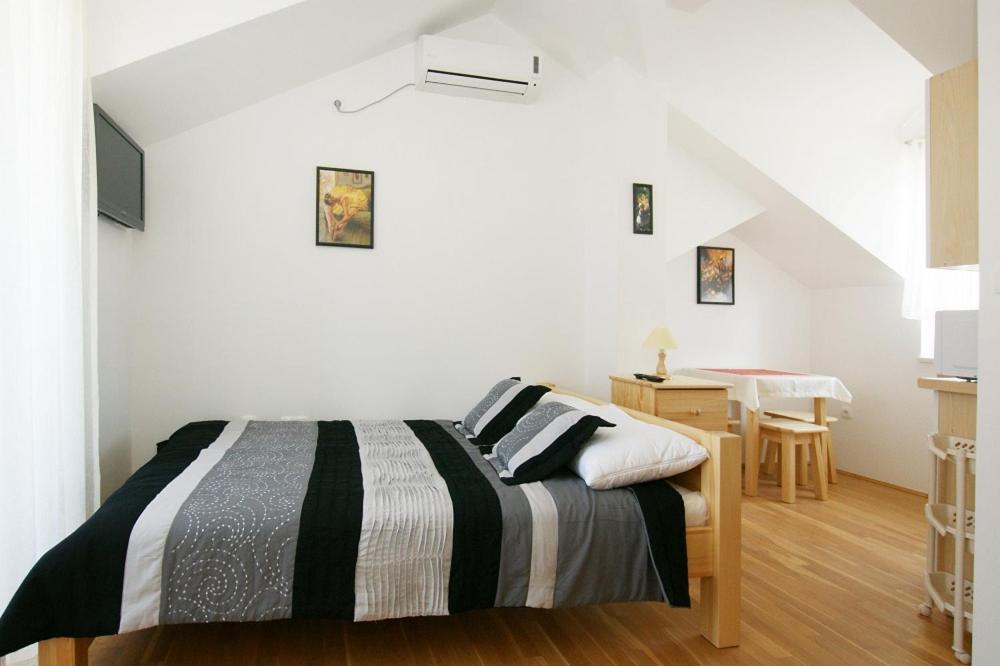 Apartment Trio Srima