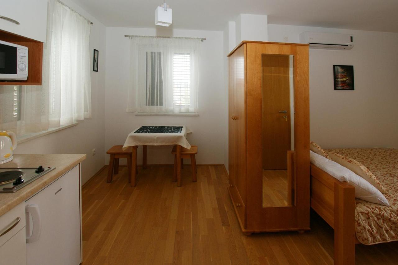 Trio Apartment *